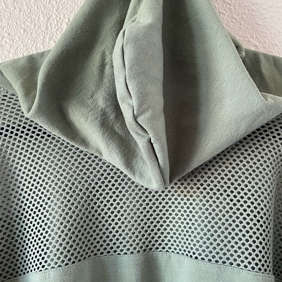 Hooded workout mesh hooded size large sweater - Picture 3 of 7